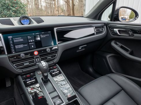 Certified 2025 Porsche Macan image 21