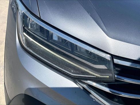 Used 2022 Volkswagen Tiguan SE image 35