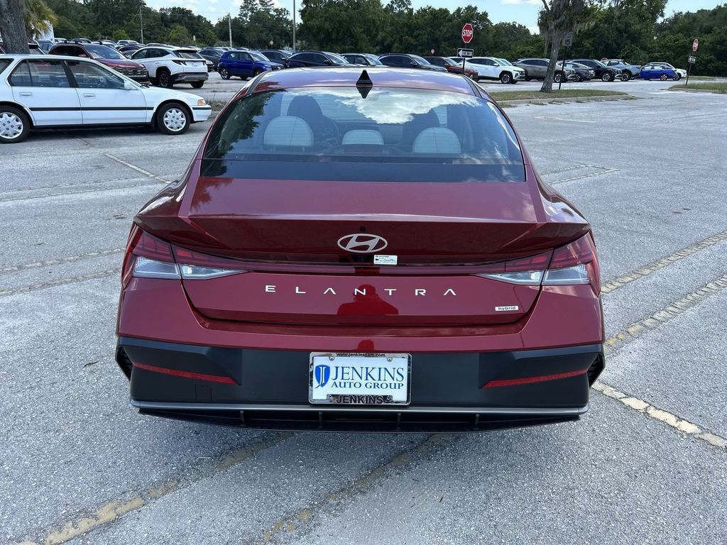 New 2025 Hyundai Elantra Limited FWD image 12