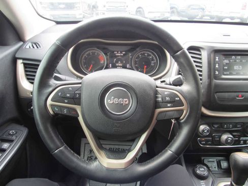 Used 2016 Jeep Cherokee Latitude image 13