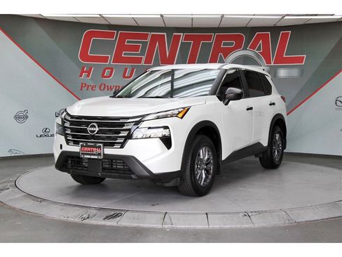 Certified 2024 Nissan Rogue S image 2