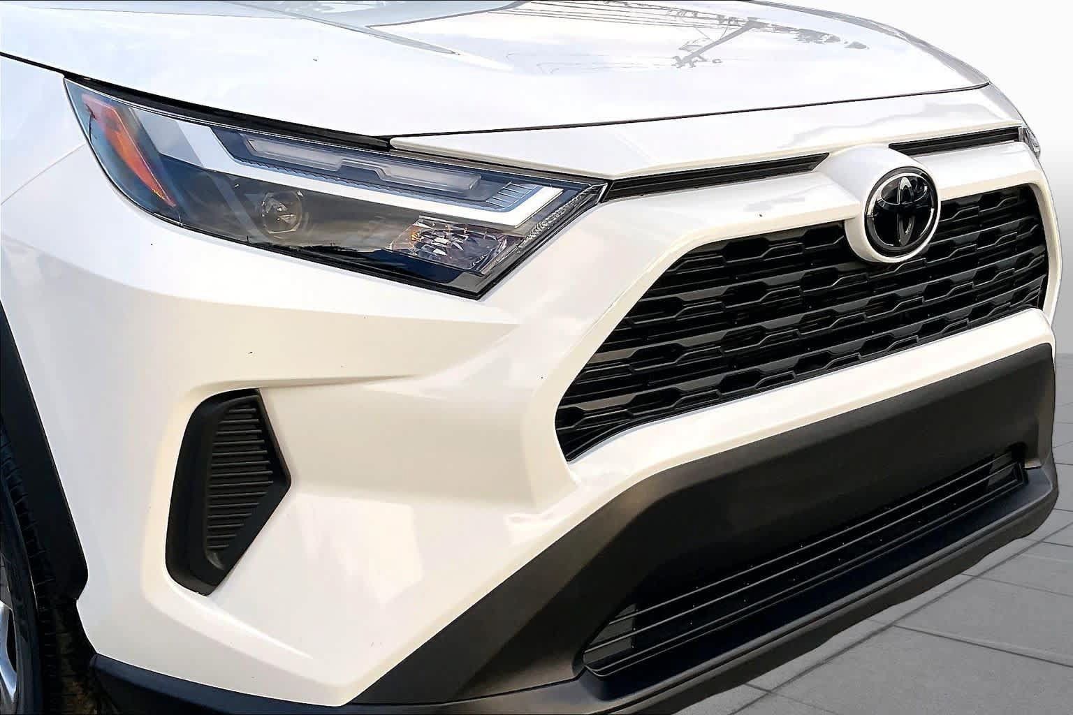 Used 2025 Toyota RAV4 XLE w/ Weather Package FWD image 28