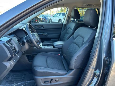 Used 2025 Nissan Pathfinder SV image 38