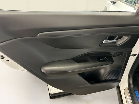 Used 2024 Nissan Ariya AWD image 27