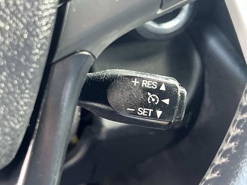 Used 2016 Toyota Camry SE FWD image 30
