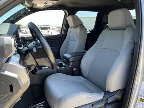 Used 2025 Toyota Tacoma SR5 AWD/4WD image 22