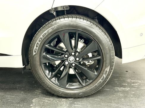 Used 2024 Jaguar F-PACE R-Dynamic S image 17