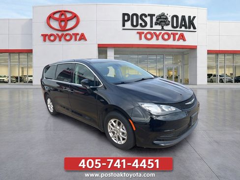 Used 2024 Chrysler Voyager LX FWD image 2