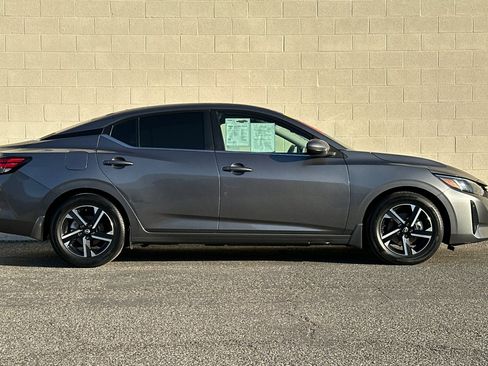 Used 2024 Nissan Sentra SV image 3