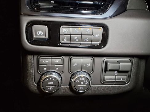 New 2026 GMC Yukon XL AT4 Ultimate AWD/4WD image 17