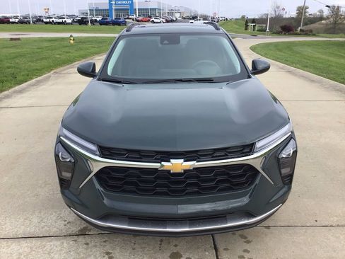 New 2026 Chevrolet Trax LT w/ Sunroof Package image 2