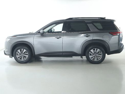 Certified 2025 Nissan Pathfinder SV FWD image 40