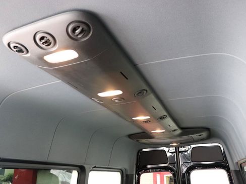 Used 2025 Mercedes-Benz Sprinter 2500 image 18