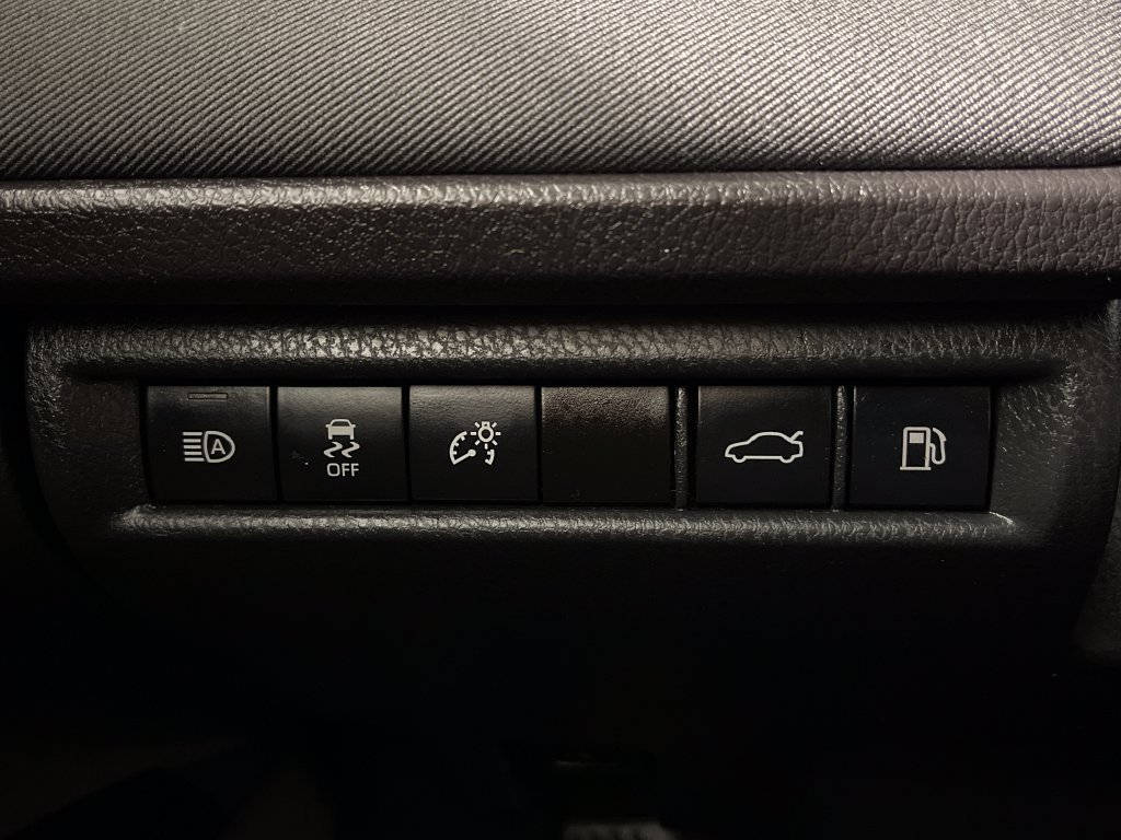 Used 2025 Toyota Camry LE FWD image 28