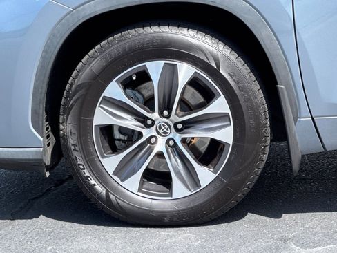 Used 2022 Toyota Highlander XLE FWD image 33