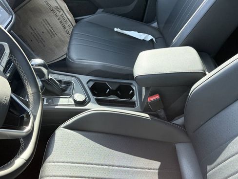 Used 2022 Volkswagen Tiguan SE AWD/4WD image 9