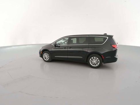 New 2026 Chrysler Pacifica Limited image 7