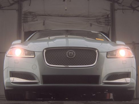 Used 2012 Jaguar XF image 8