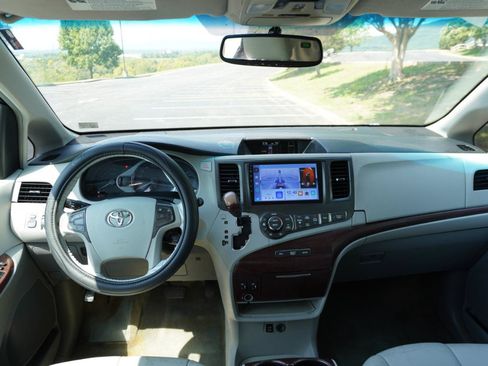 Used 2012 Toyota Sienna XLE AWD/4WD image 22