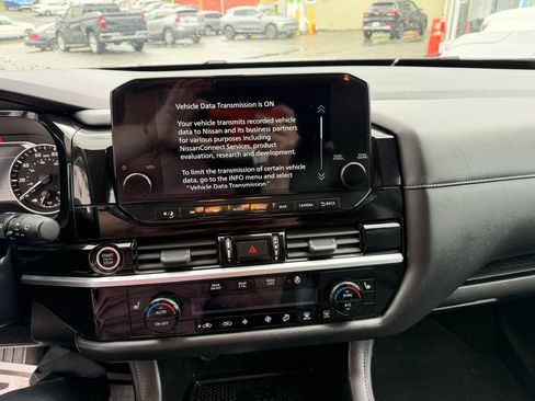 Used 2024 Nissan Pathfinder SL AWD/4WD image 18