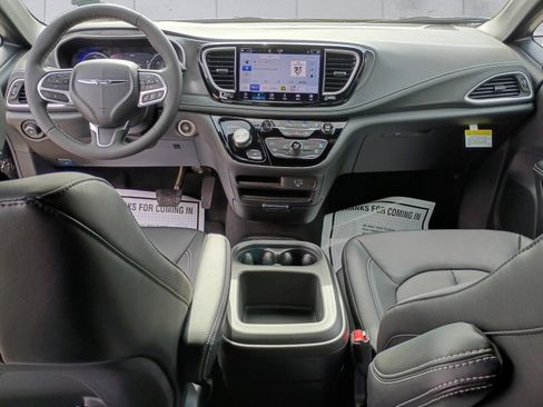 New 2026 Chrysler Pacifica Select AWD/4WD image 11
