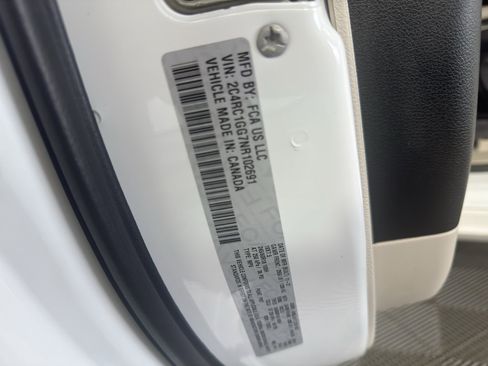 Used 2022 Chrysler Pacifica Limited FWD image 13