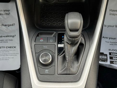 Certified 2025 Toyota RAV4 LE image 35