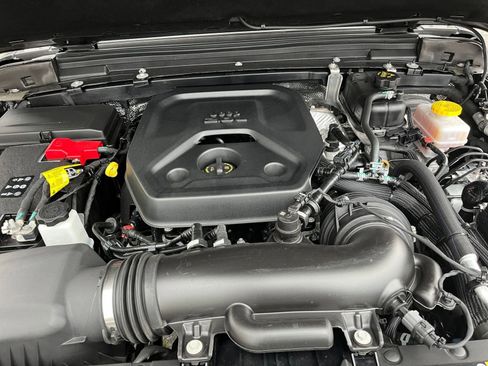 Used 2025 Jeep Wrangler Sahara image 31