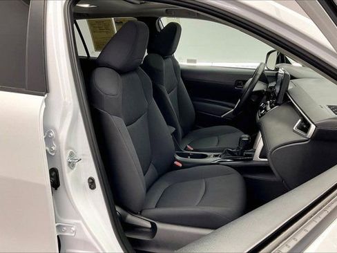 Used 2024 Toyota Corolla Cross LE w/ Moonroof Package image 6