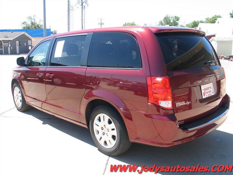 Used 2018 Dodge Grand Caravan SE w/ UConnect Hands-Free Group FWD image 25