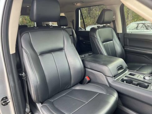 Used 2023 Ford Expedition XLT image 27