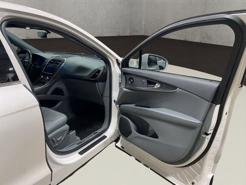 Used 2019 Lincoln Nautilus Reserve AWD/4WD image 19