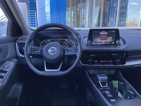 Used 2021 Nissan Rogue SV FWD image 16