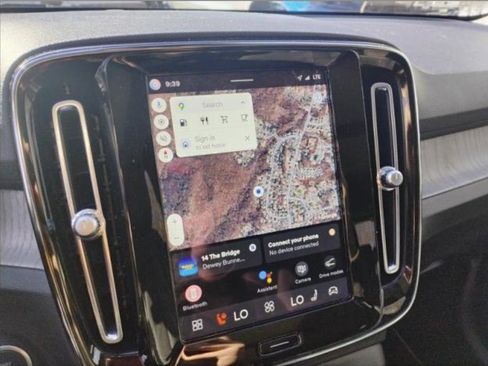 Used 2023 Volvo XC40 B5 Plus w/ Driver Assist Package image 10