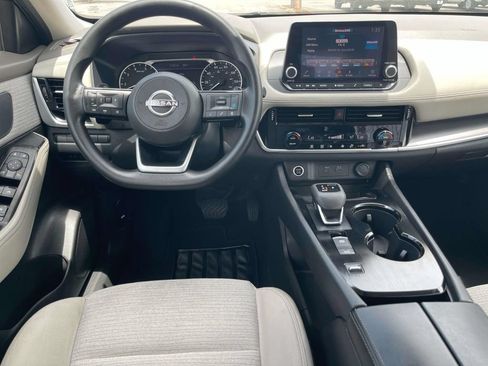Used 2022 Nissan Rogue SV FWD image 17