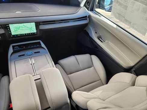 New 2025 Lincoln Navigator L Reserve image 12