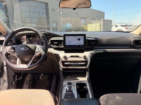 Used 2022 Ford Explorer XLT AWD/4WD image 11