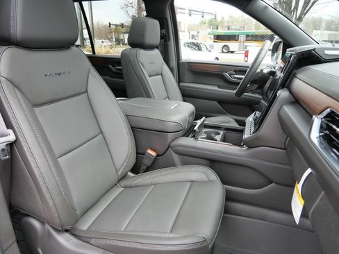 New 2026 GMC Yukon Denali w/ Sun & Power Step Package AWD/4WD image 29