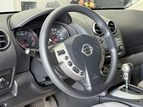 Used 2013 Nissan Rogue SV AWD/4WD image 8