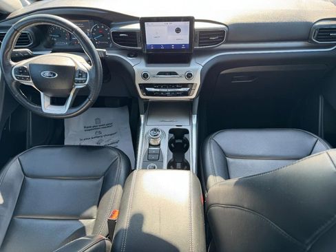 Used 2022 Ford Explorer XLT w/ Equipment Group 202A AWD/4WD image 12