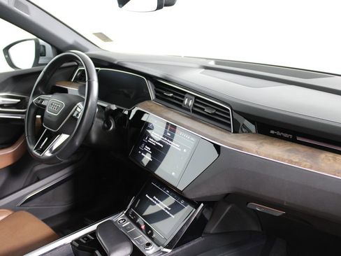 Used 2022 Audi e-tron Prestige w/ Prestige Package image 24