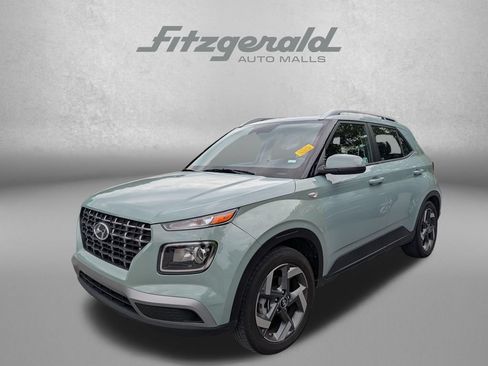 Used 2025 Hyundai Venue SEL FWD image 3
