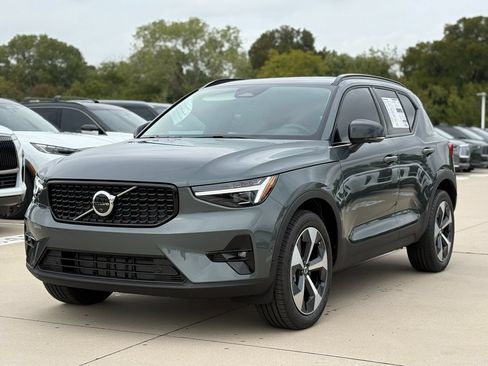 New 2026 Volvo XC40 B5 Plus w/ Protection Package Premier AWD/4WD image 3