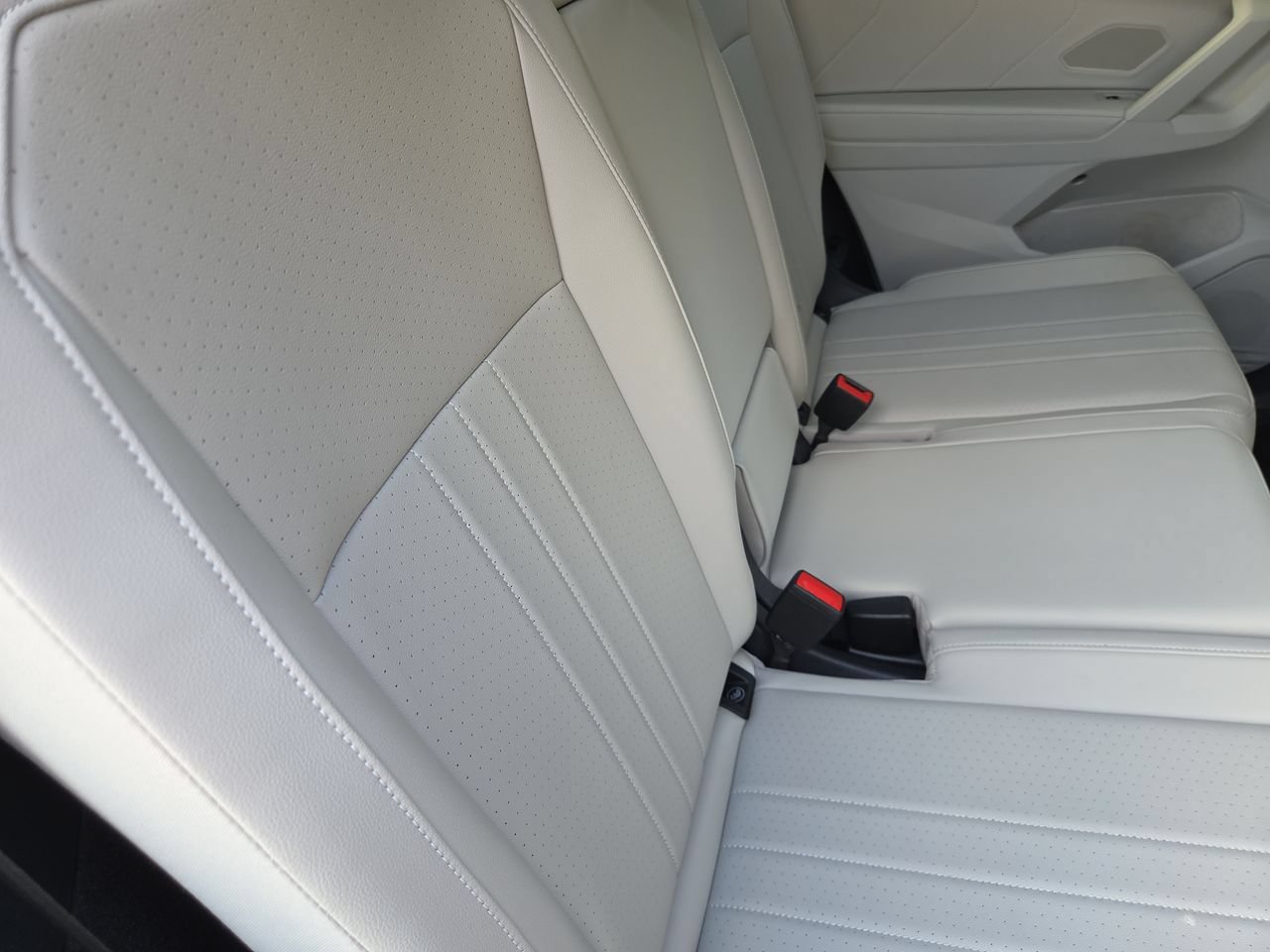 Used 2023 Volkswagen Tiguan SE FWD image 19