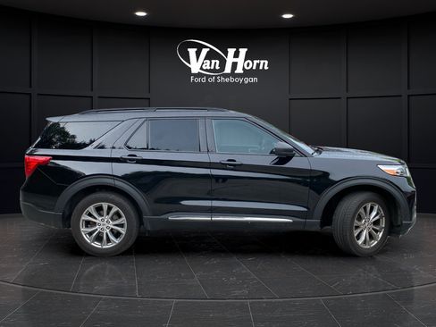 Used 2020 Ford Explorer XLT w/ Equipment Group 202A AWD/4WD image 8