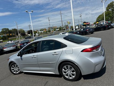 Used 2020 Toyota Corolla LE FWD image 6