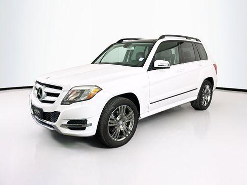 Used 2015 Mercedes-Benz GLK 250 BlueTEC 4MATIC image 3