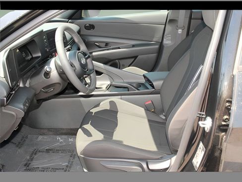 Used 2025 Hyundai Elantra Sport w/ Cargo Package FWD image 9