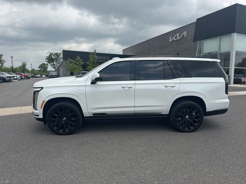Used 2025 Cadillac Escalade Sport Platinum w/ LPO, ONYX Package AWD/4WD image 10