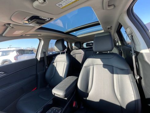 New 2026 Kia Sportage EX w/ EX Panorama Roof Package FWD image 3